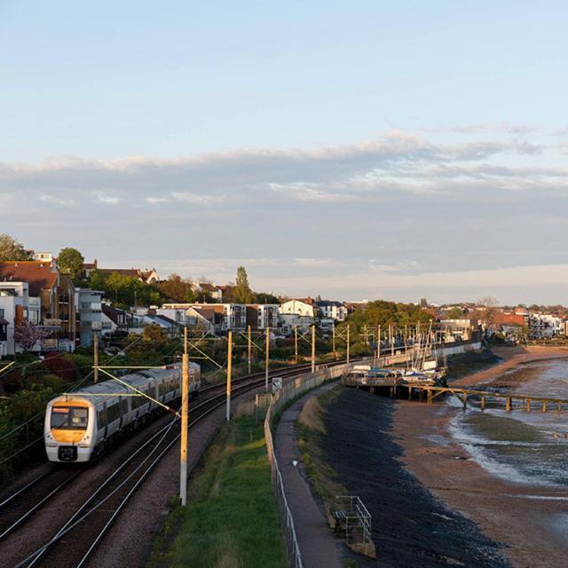 Marine Villa Hotel & Suites - Close To Beach, Train Station & Southend Airport Exterior foto